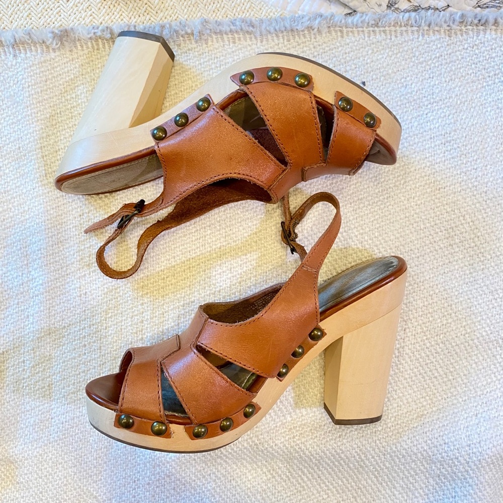 Gap wooden sandal clogs